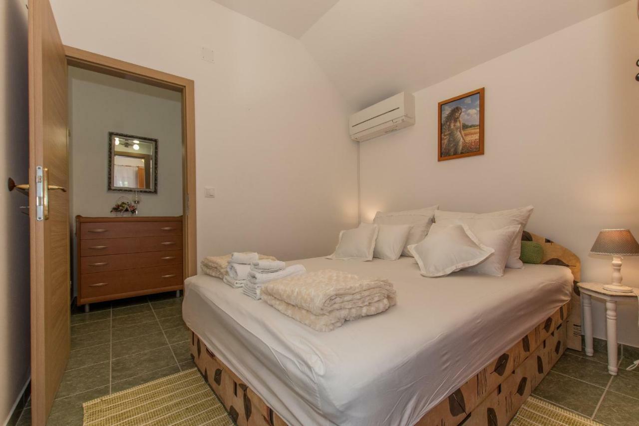 Holiday Home Godinj Donje Rascane Exterior photo